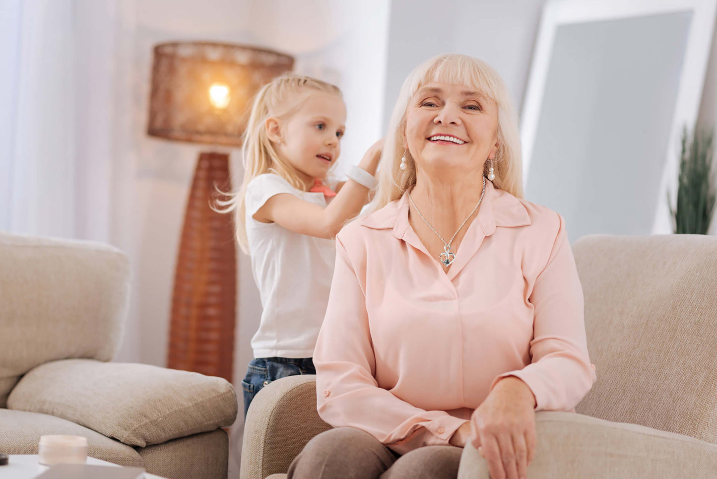 ADDWel Geburtstagsgeschenke für Oma, konservierte echte Rosen mit „Ich liebe dich, Oma“-Halskette, süßem Bären und bedeutungsvollen ewigen Rosen für Großmutter, Nana, Geburtstag, Weihnachten, Valentinstag und Muttertag 